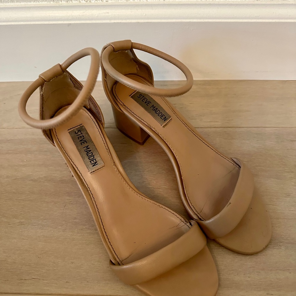 Steve Madden Neutral Heel Sandal